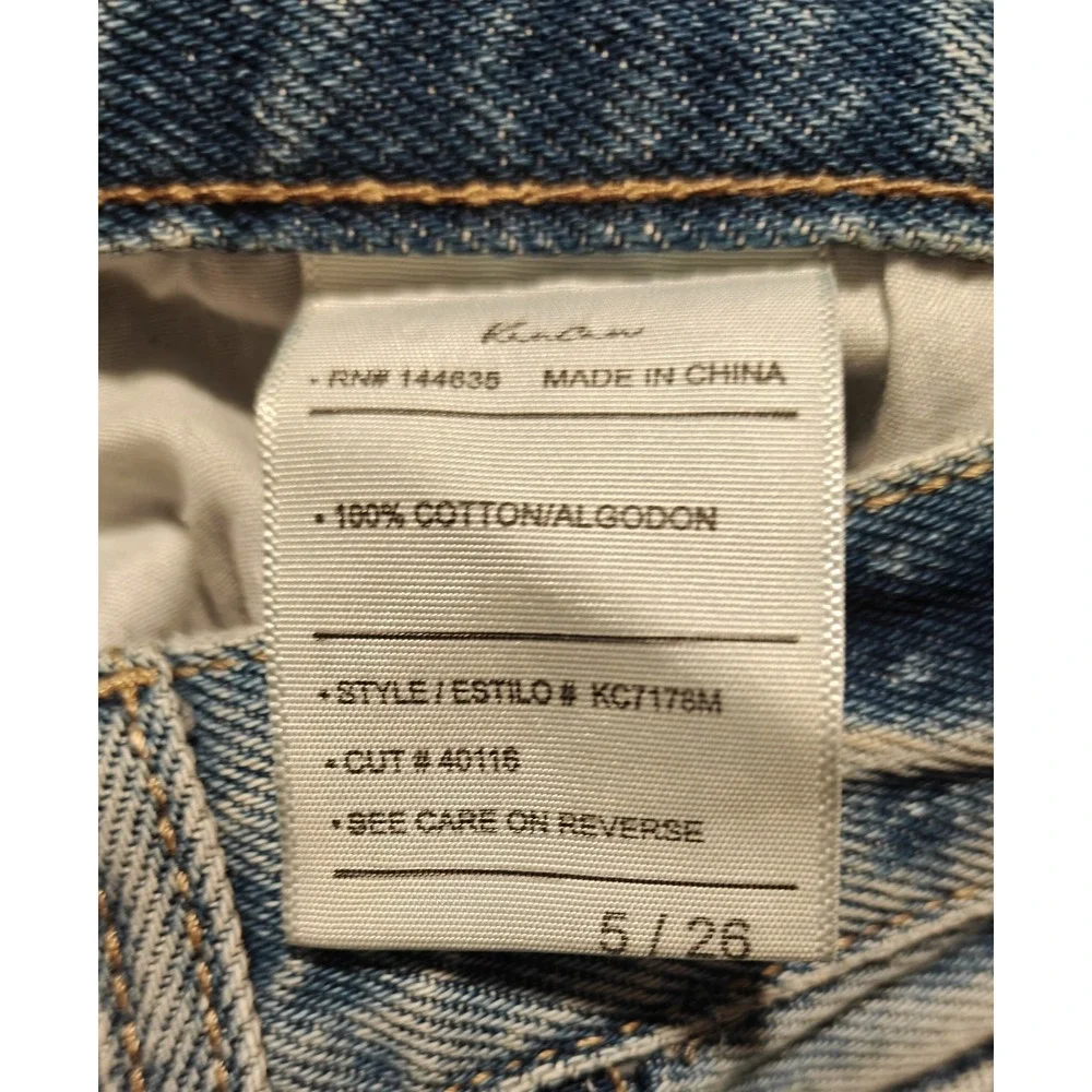 NWT KanCan Mom High Waisted Distressed Jeans 5/26
